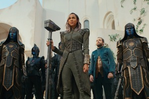 キャプテン・マーベルの“愛するもの全て”を狙う、謎を呼ぶ敵“ダー・ベン”登場『マーベルズ』特別映像 画像