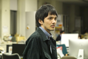 林遣都“週刊誌記者”が惑星難民Xの真相を追いかける『隣人X』本編映像 画像