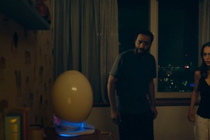 アプリで状態を管理？赤ちゃんを育てる卵型“ポッド”との生活『ポッド・ジェネレーション』本編映像 画像