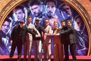 クリス・エヴァンス、『アベンジャーズ』のオリジナルメンバーが「再集結」という噂に言及 画像