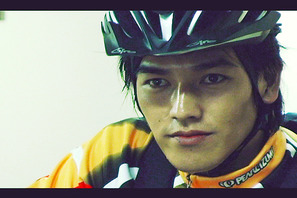 “スキマ時間”にスマホで映画！ 「ネスレアミューズ オウチ映画館」がオープン 画像