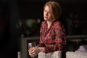 カンヌ受賞経験を持つエミリー・ビーチャムの役柄に注目『コヴェナント』本編映像 画像