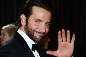 ブラッドリー・クーパー、ボストンの連続爆破事件の被害者を見舞っていた 画像