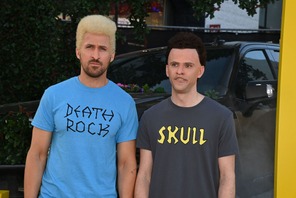 ライアン・ゴズリング、『フォールガイ』のプレミアに「ビーバス＆バットヘッド」の仮装で登場 画像