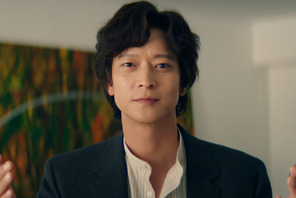 カン・ドンウォン、初主演『オオカミの誘惑』から20年…新たにファンを魅了する『憑依』場面写真 画像