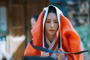 生れた時からお金持ちだったような気品…イム・ジヨン、生き残るための一生一代の演劇が始まる！ 画像