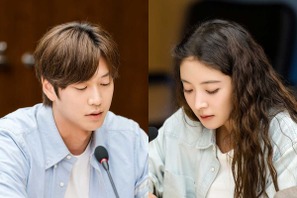 “無害な”初恋ロマンスがやってくる！イ・セヨン＆ナ・イヌ主演の新作ドラマ台本読み合わせ 画像