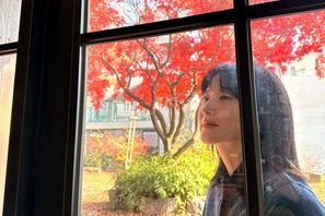 女優イ・ヨンエが秋を満喫！ドラマ撮影中の近況に“ほっこり”。「待ってます」【PHOTO】 画像