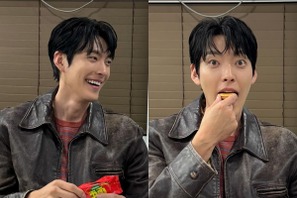 俳優キム・ウビン、無邪気な笑顔が「可愛すぎる」と話題！お菓子を頬張るギャップにやられる【PHOTO】 画像