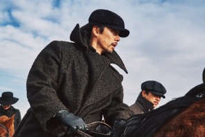 ヒョンビン主演の新作映画『ハルビン』韓国公開日決定＆スチール初公開！“ヒットの予感” 画像