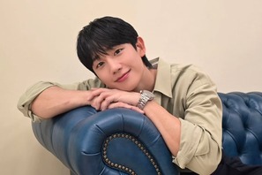 チョン・ヘイン、カメラを見つめる甘い目つきに「そんな顔で見つめられたら気絶する」【PHOTO】 画像