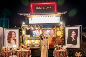 俳優イ・ビョンホン、妻への愛情をアピール！ドラマ撮影現場に太っ腹な差し入れ【PHOTO】 画像