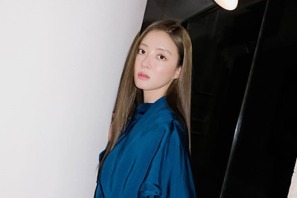 坂口健太郎もベタ褒めした女優イ・セヨン、高級感あふれる美貌に釘付け…堂々とした表情で魅了【PHOTO】 画像