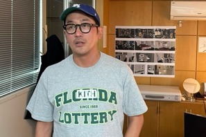 俳優ハ・ジョンウ、芸人顔負けの機知！ファンとの面白いやり取りが話題に【PHOTO】 画像