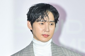 SNS誤投稿で話題の『イカゲーム2』俳優パク・ソンフン、インタビュー中に涙ながら謝罪 画像