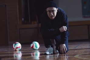 地味なミッションに挑む角田晃広“高橋”に「面白すぎ！」「楽しい」の声上がる…「ホットスポット」第2話 画像