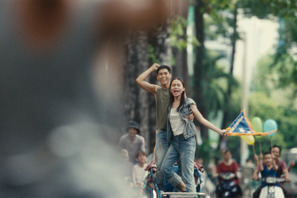 愛し合う2人がベトナムの夜に飲まれていく…『その花は夜に咲く』予告編 画像