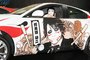 金爆・喜矢武がハリウッドデビュー!? レーサー姿で“イタ車の痛車”を披露… 画像