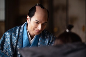 「本編との温度差」「笑顔が眩しい」…「べらぼう」生田斗真＆渡辺謙の2ショット公開に反響 画像