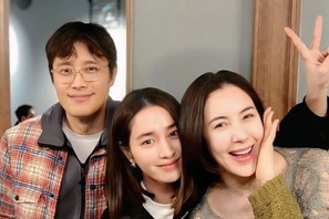 イ・ビョンホンの妹、兄夫婦との仲睦まじい姿を公開！「素敵な家族」【PHOTO】 画像