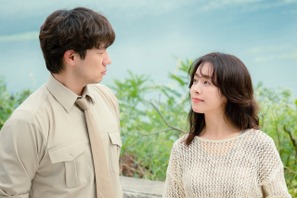 “謎の女性” ハン・ジミンが強烈な初登場！Netflix新作『君は天国でも美しい』の“キープレイヤー”に 画像