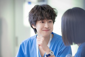 “IUの弟”は卒業！『いつかは賢いレジデント生活』俳優カン・ユソクがどんどん成長している！ 画像