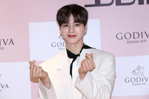 ソン・ガン、映画『脱走』では謎めいたキーパーソン！ BTS Vとの交流も話題に 画像