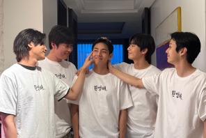 ついに“ウガファミリー”集合！パク・ソジュン、チェ・ウシクらがBTS・Vを歓迎「おかえり」【PHOTO】 画像