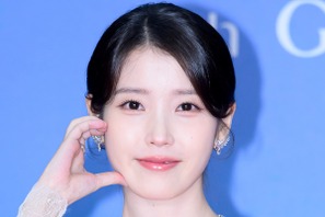 「身長縮んだ…」大忙しのIU、ファンとのやり取りにほっこり。“子ども服”サイズ着ていた過去も話題 画像