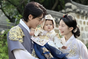 14歳年上の韓国人俳優と結婚した日本人女性、愛娘と家族写真を公開【PHOTO】 画像