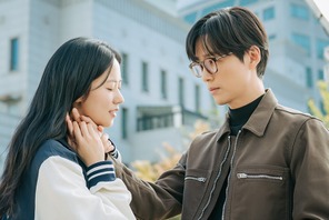 『私たちの映画』でナムグン・ミンが演じる監督のスランプ脱出法が気になる 画像