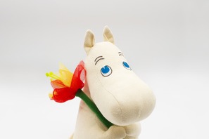 ムーミンのぬいぐるみや巾着も！「トーベとムーミン展」オリジナルグッズ＆コラボカフェ 画像