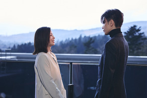 佐藤健“鈴木部長”が「夢語るシーン良すぎ」「号泣」の一方、「もしかして…」謎も加速する「私の夫と結婚して」5＆6話 画像