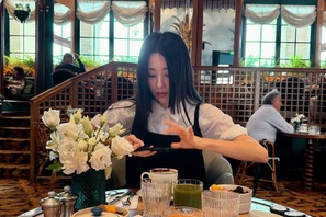 『トンイ』女優パク・ハソン、可愛さ全開で“パリで朝食を”。優雅なひとときに反響【PHOTO】 画像