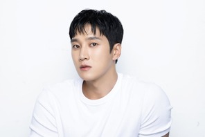 アン・ボヒョン、“大人の男”の色気あふれる最新プロフィール公開！新事務所で新章スタート 画像