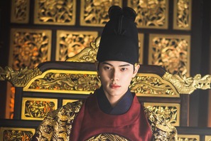 『暴君のシェフ』で見せる初の時代劇変身、イ・チェミンのダークで華麗な覚醒劇が始まる 画像