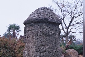 夏の旅行にピッタリの済州島で有名な伝統的マスコットは何だろうか 画像