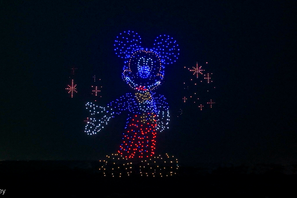 【ディズニー】夜空を彩るドローンショー“マジック・イン・ジ・エア”が帰って来る！初回は8月2日の足利花火大会 画像