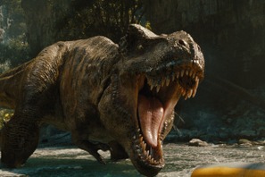 恐竜たちが縦横無尽に暴れ回る！『ジュラシック・ワールド／復活の大地』大迫力の特別映像 画像