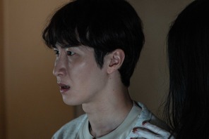 渡辺翔太“ヤヒロ”と幽霊…『事故物件ゾク 恐い間取り』新場面写真 画像