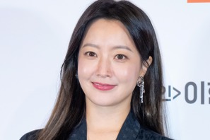 『シンイ―信義―』女優キム・ヒソンに市場で遭遇…美しすぎる姿に通行人も思わず「人形みたい」 画像