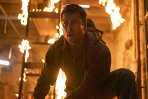 グレン・パウエルが縦横無尽に逃げ回る！『ランニング・マン』日本版予告 画像