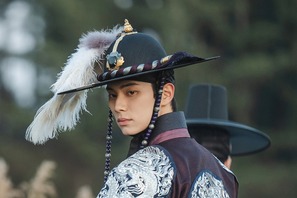 “暴君”役で開花する大人の色気…イ・チェミン、新ドラマ『暴君のシェフ』で新境地へ 画像