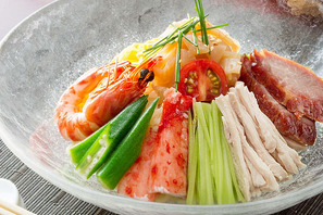 涼を感じるホテルのグルメ！開業以来親しまれる冷やし麺2種が今年も夏季限定登場 画像
