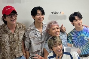 “ゴルフ仲間”のイ・スンギ＆チャン・グンソク、FTISLANDのイ・ホンギの応援に駆けつけた！【PHOTO】 画像