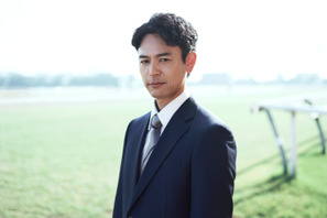 「想像以上のクオリティー」「ジョッキーカメラまで…」妻夫木聡主演「ザ・ロイヤルファミリー」初映像に期待の声続々 画像