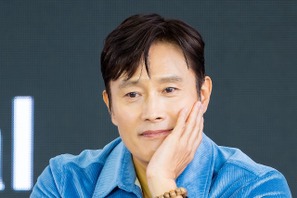 夫婦役のイ・ビョンホンとソン・イェジン、実は夫婦同士のゴルフ仲間だった！「初共演の気がせず…」 画像