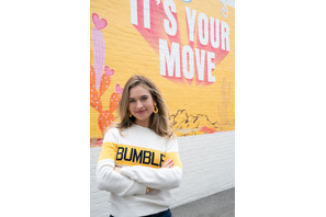 リリー・ジェームズ「女性の不屈の精神を描いた物語を探求したい」『スワイプ：マッチングの法則』インタビュー到着 画像