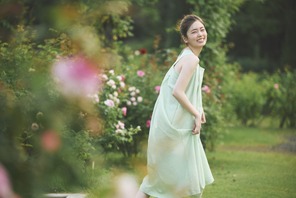小芝風花「お花がテーマ」カレンダー2026「Flower」予約開始 画像