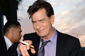 チャーリー・シーンがついにおじいちゃんに！ 画像